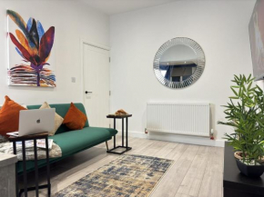3 Bathroom 30 secs to Everton Stadium with Parking